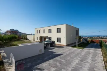 www.hikelhomes.de - Villa am Stadtrand von Split großzügige Aufteilung, hohe Räume und beheiztem Pool