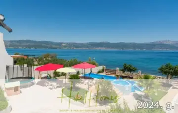 Bild... - 1. Reihe dirkt Meer mit 5 SZ, Pool, Jacuzzi, … auf der Insel Ciovo (bei Trogir mit 2 Brücken)