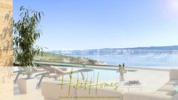 Eine moderne Terrasse mit Pool und Blick aufs Meer. Die Szene umfasst Liegestühle, ein Sofa, Pflanzen und einen klaren blauen Himmel. Der Text lautet: „Hiket Homes: Traum- & Ferienimmobilien in Kroatien. - Erstbezug im April! Schlüsselfertige luxeriös eingerichtete Meerblick Villa / Pool, 3 SZ, ...